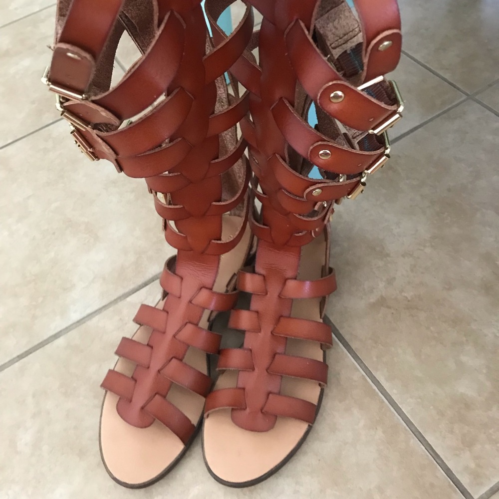 Tall gladiator sandal cognac color